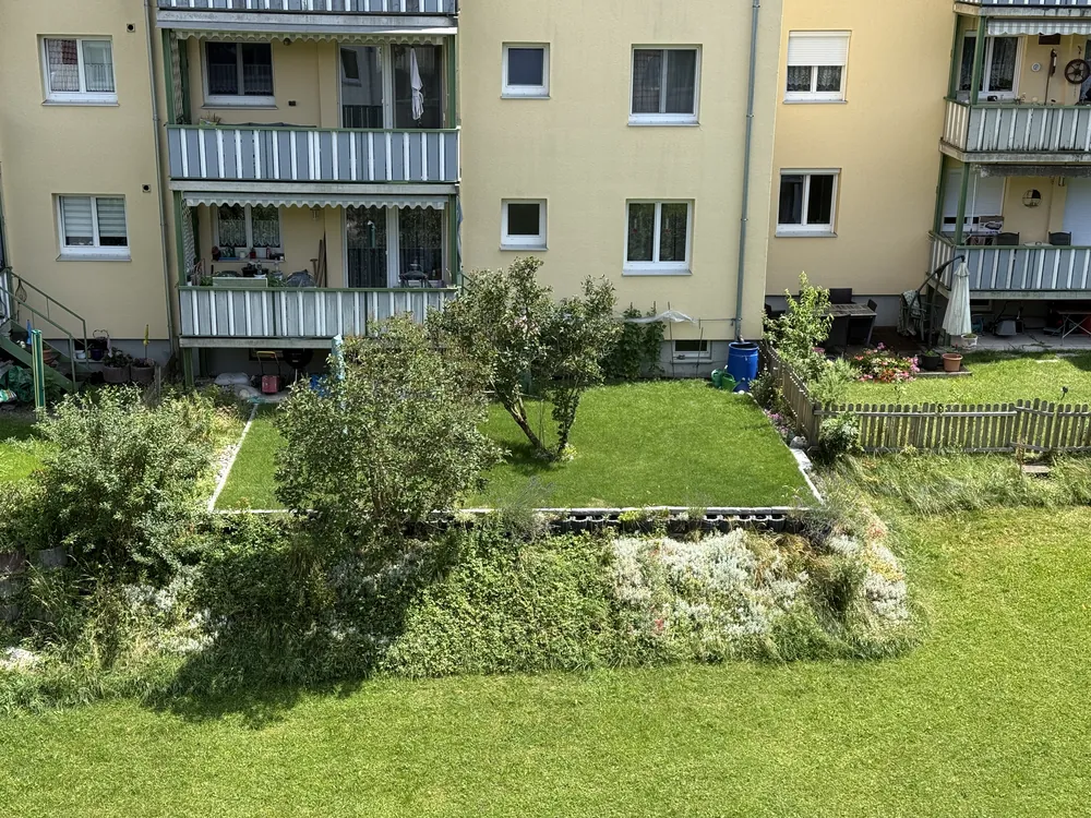 Außenansicht mit Garten · Ansicht 2